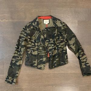 Forever 21 Cropped Camo Jacket